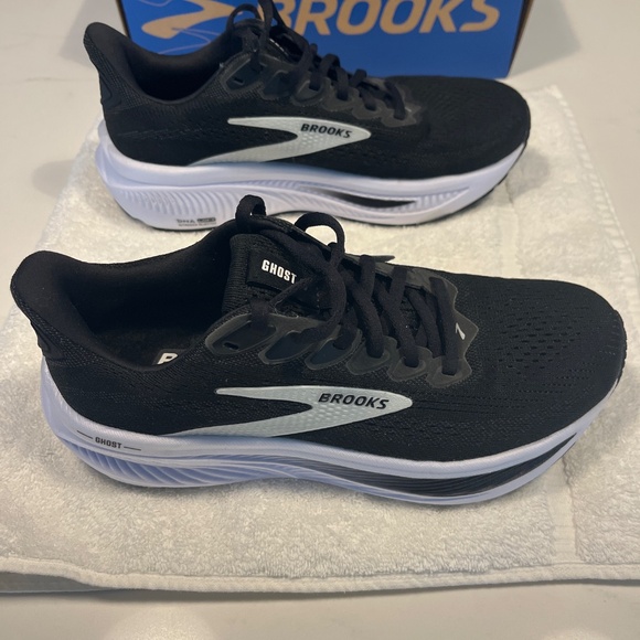 Brooks women’s Ghost 17 running shoes - Picture 2 of 7